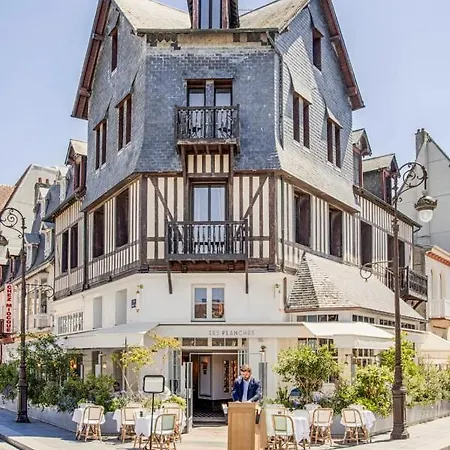 Castel Saint Clair - Trois Pieces - Centre Apartment *