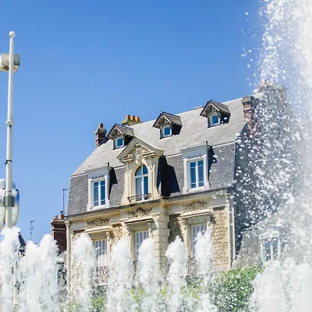Castel Saint Clair - Trois Pieces - Centre Apartment