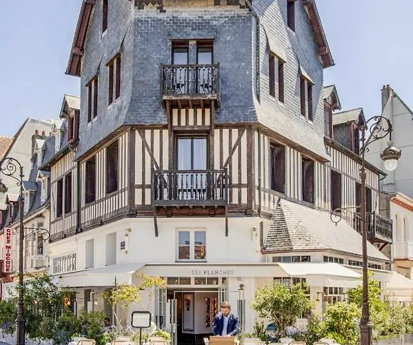 Castel Saint Clair - Trois Pieces - Centre Apartment *