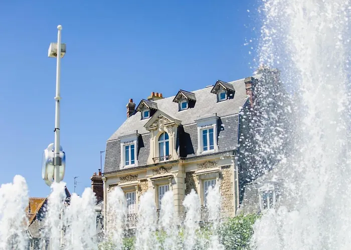 Castel Saint Clair - Trois Pieces - Centre Apartment